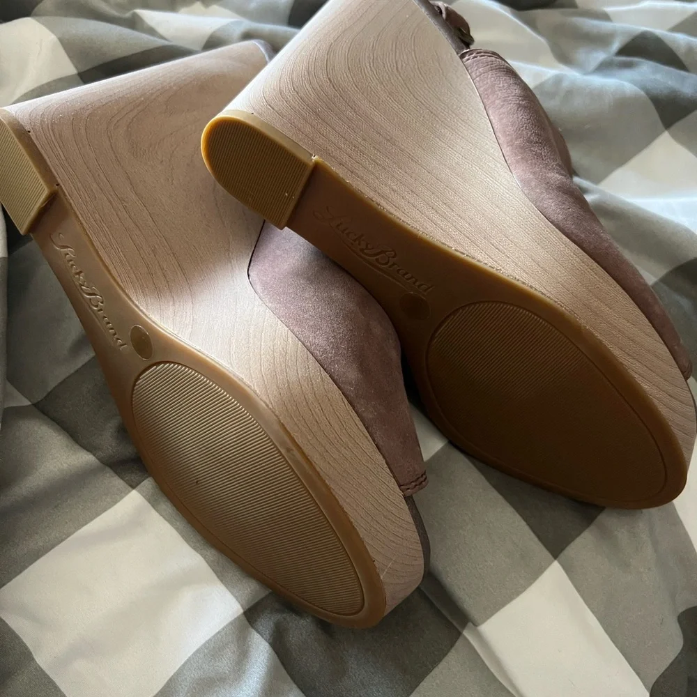 Lucky Brand Peep toe Sandal - Picture 2 of 3